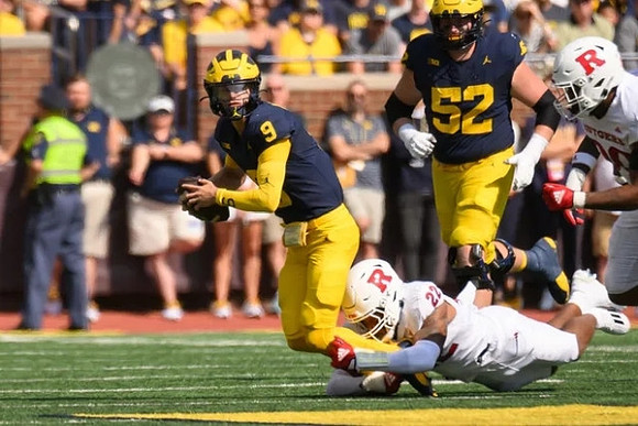 J.J. McCarthy (9) and Karsen Barnhart (52)
