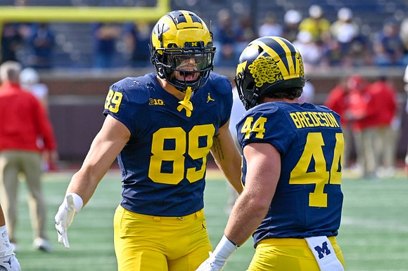 AJ Barner (89) and Max Bredeson (44)