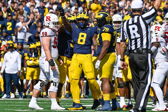 Derrick Moore (8) and Kenneth Grant (78)