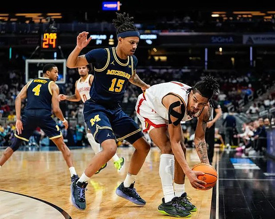 Nimari Burnett (4) and Rubin Jones (15)
