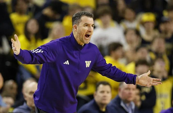 Washington Head Coach Danny Sprinkle