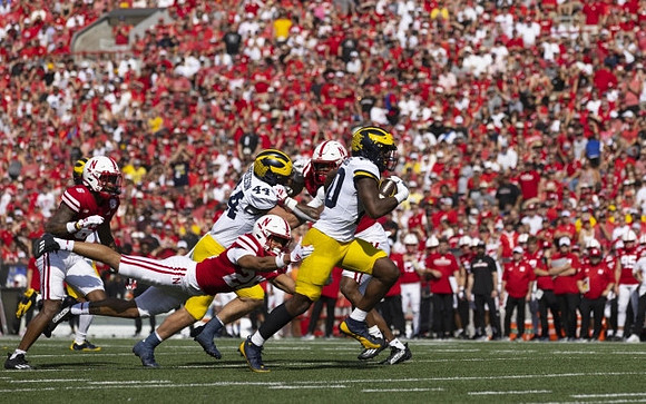 Max Bredeson (44) and Kalel Mullings (20)