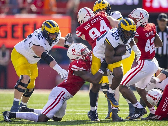 Karsen Barnhart (52) and Kalel Mullings (20)