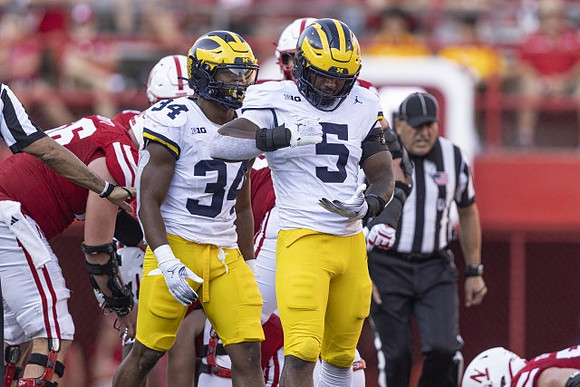 Jaydon Hood (34) and Josaiah Stewart (5)