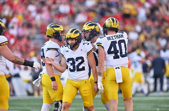 James Turner (32) and Josh Beetham (40)