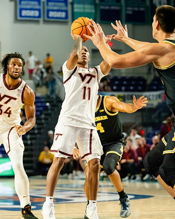 Vladislav Goldin (50) and Nimari Burnett (4)