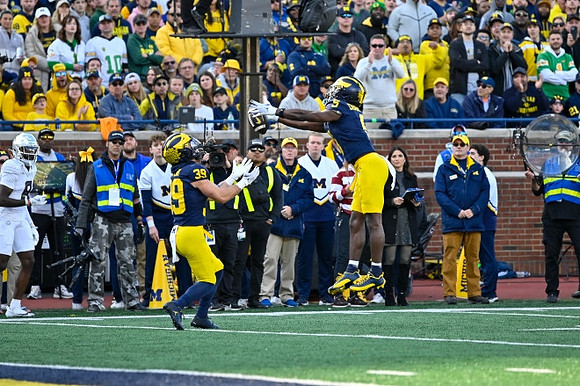 Joe Taylor (39) and C.J. Charleston (5)