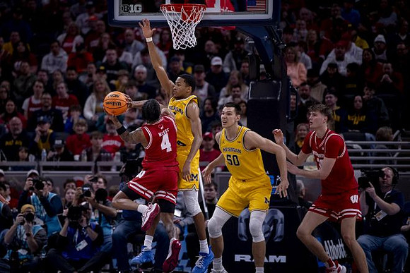Nimari Burnett (4) and Vladislav Goldin (50)