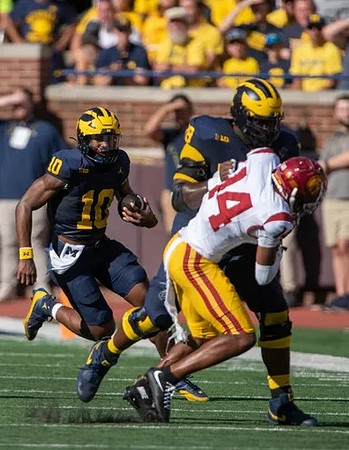 Alex Orji (10) and Myles Hinton (78)