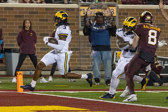 Keon Sabb (3) and Michael Barrett (23)