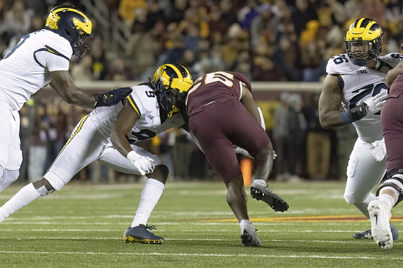 Rod Moore (9) and Rayshaun Benny (26)