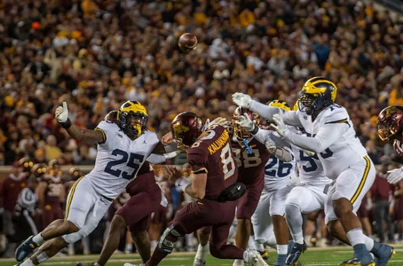 Junior Colson (25), Rayshaun Benny (26), and Kenneth Grant (78)
