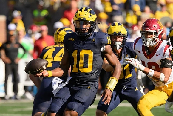 Max Bredeson (44), Alex Orji (10), and Peyton O'Leary (81)