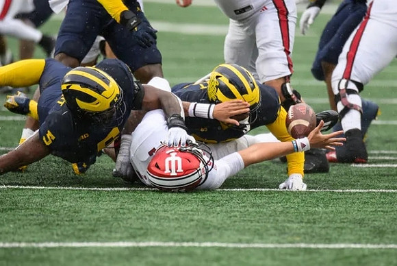 Josaiah Stewart (5) and Michael Barrett (23)