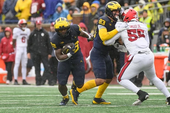 Benjamin Hall (28) and Zack Marshall (83)