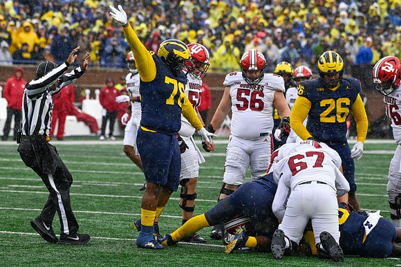 Kenneth Grant (78) and Rayshaun Benny (26)