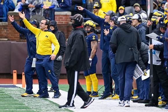 Blake Corum (2) and Michigan Team