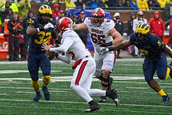 Jaylen Harrell (32) and Josaiah Stewart (5)