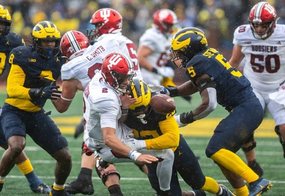 Derrick Moore (8), Michael Barrett (23), and Josaiah Stewart (5)
