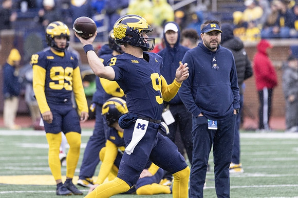 J.J. McCarthy (9) and Michigan Team