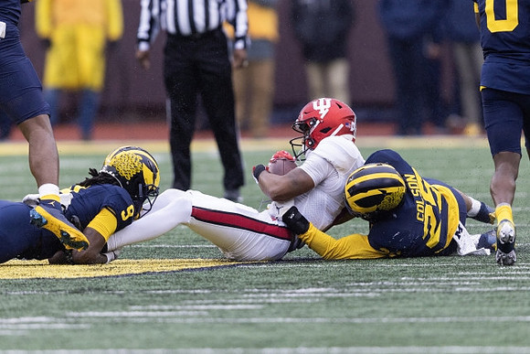 Rod Moore (9) and Junior Colson (25)
