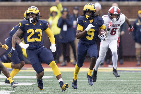 Michael Barrett (23) and Rod Moore (9)