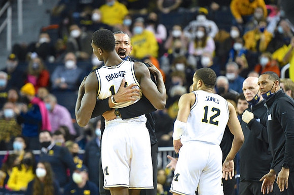 Moussa Diabate (14), Juwan Howard, DeVante' Jones (12), Howard Eisley, and Phil Martelli