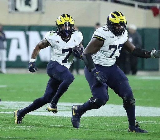 Donovan Edwards (7) and LaDarius Henderson (73)