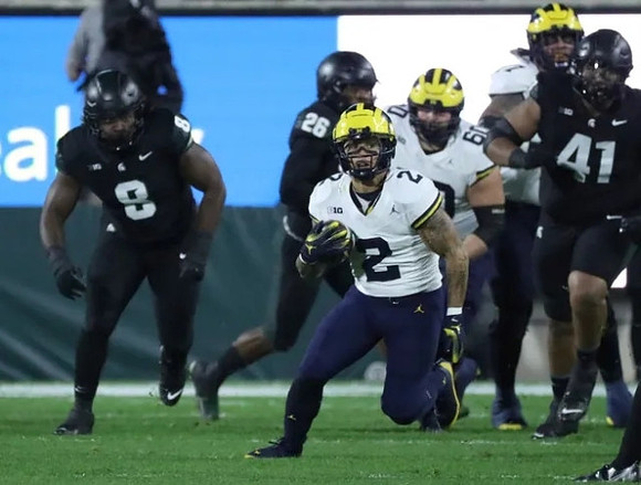 Blake Corum (2) and Drake Nugent (60)