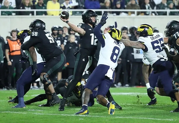 Derrick Moore (8) and Mason Graham (55)