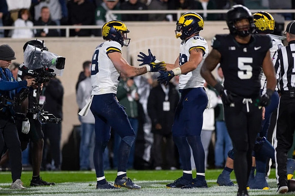 Colston Loveland (18) and AJ Barner (89)