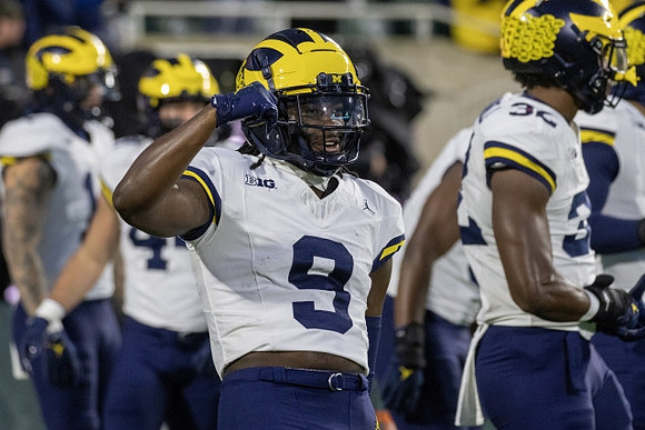 Rod Moore (9) and Jaylen Harrell (32)
