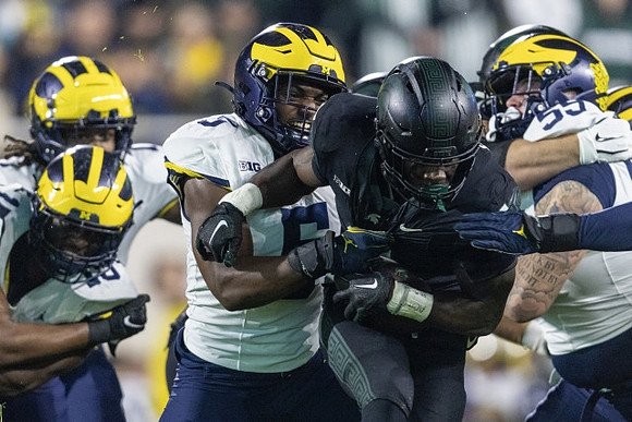 Josaiah Stewart (5) and Mason Graham (55)