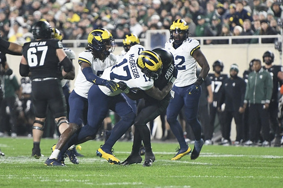 Makari Paige (7), Braiden McGregor (17), and Jaylen Harrell (32)