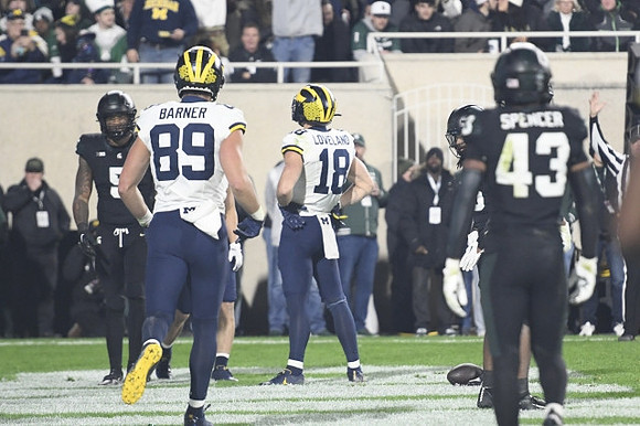 AJ Barner (89) and Colston Loveland (18)