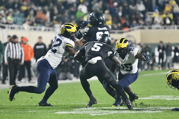 Jaylen Harrell (32) and Ernest Hausmann (15)
