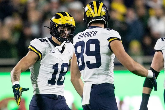 Colston Loveland (18) and AJ Barner (89)