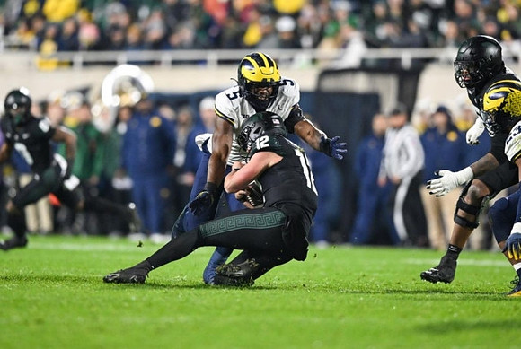 Josaiah Stewart (5) and Michael Barrett (23)