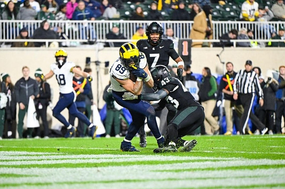 Colston Loveland (18) and AJ Barner (89)