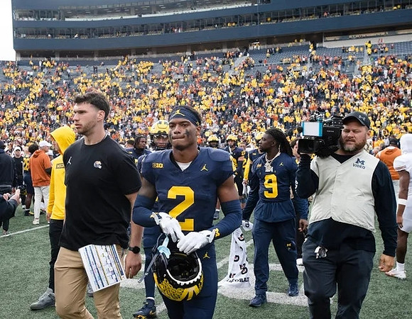 Will Johnson (2) and Rod Moore (9)