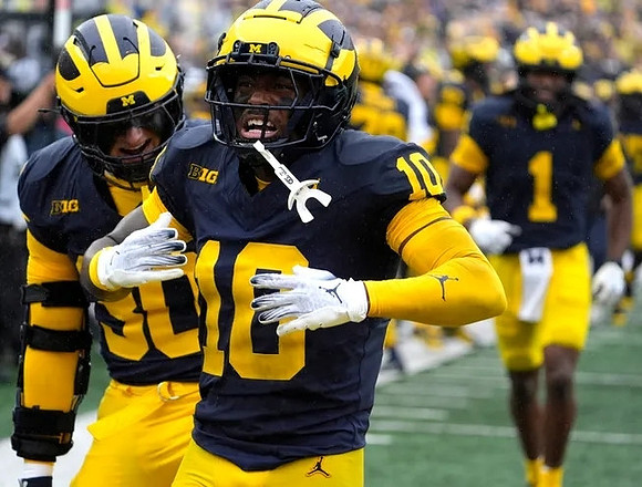 Jimmy Rolder (30), Zeke Berry (10), and Jaishawn Barham (1)