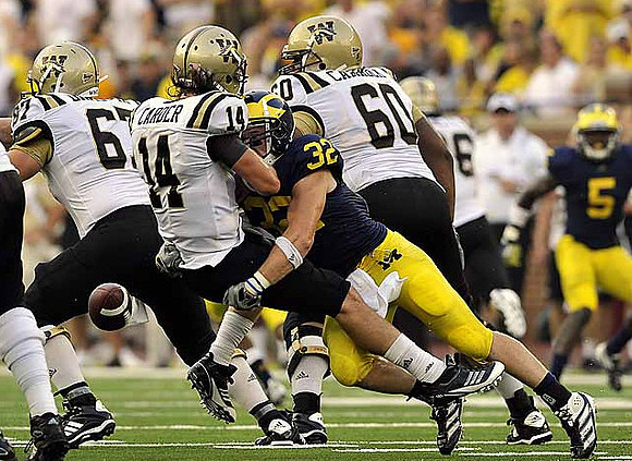 Jordan Kovacs (32) and Courtney Avery (5)