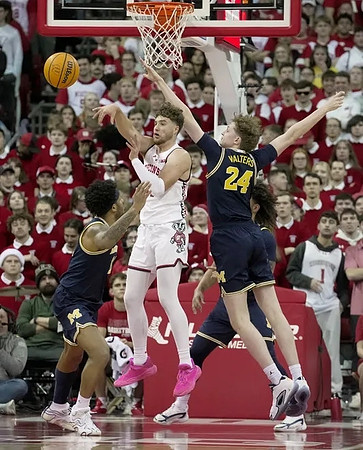 Roddy Gayle Jr. (11) and Sam Walters (24)