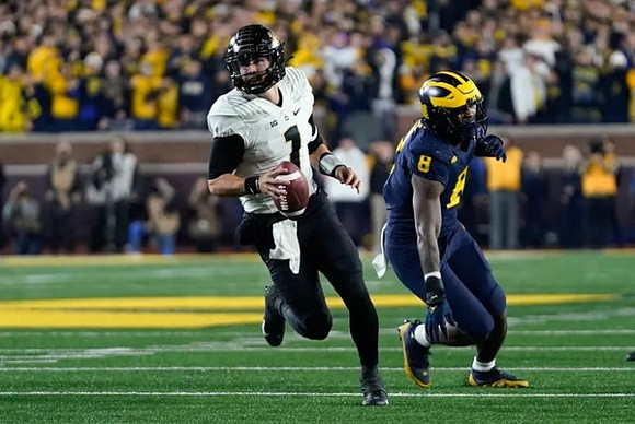 Derrick Moore (8)