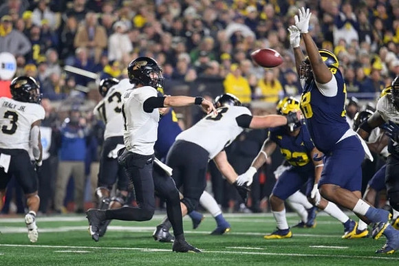 Michael Barrett (23) and Kenneth Grant (78)