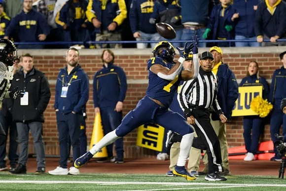 Donovan Edwards (7)