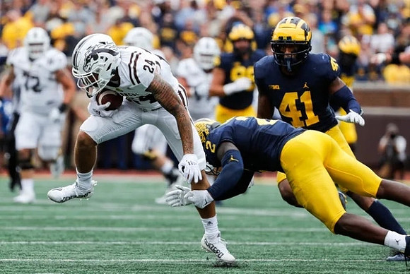 Brad Hawkins (2) and Nikhai Hill-Green (41)