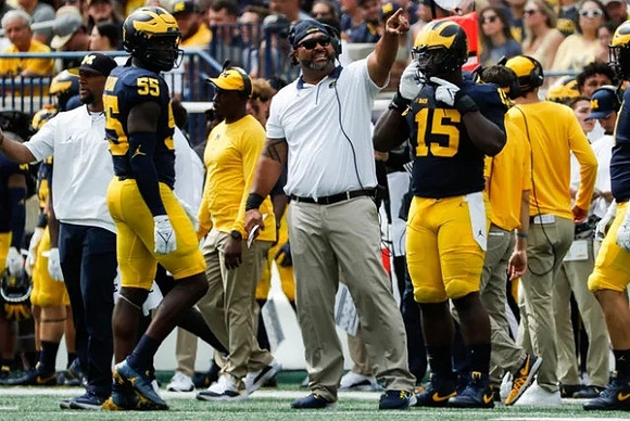 David Ojabo (55), Shaun Nua, and Christopher Hinton (15)