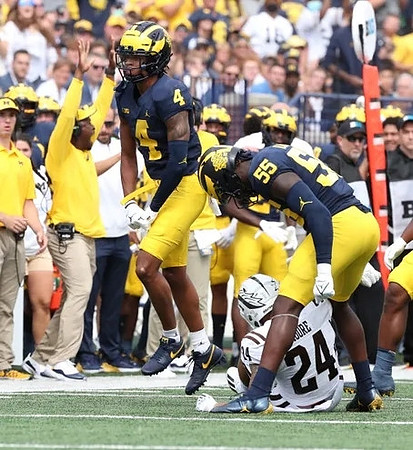 Vincent Gray (4) and David Ojabo (55)