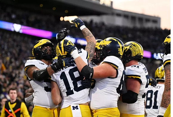 Colston Loveland (18) and Michigan Team